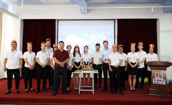 六月份員工生日會(huì )現場(chǎng)