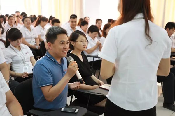 生日會(huì )現場(chǎng)訪(fǎng)談互動(dòng)