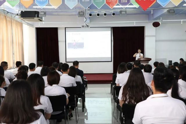 丁紅艷-乾港網(wǎng)絡(luò )總經(jīng)理