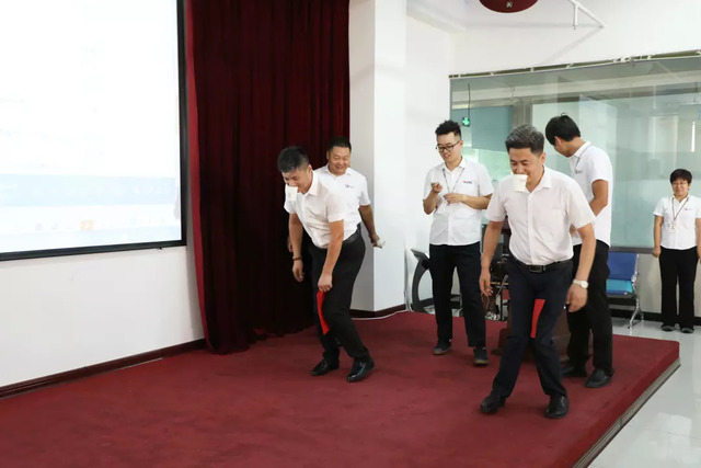 乾港集團8月員工生日會(huì ) 乾港集團8月員工生日會(huì )