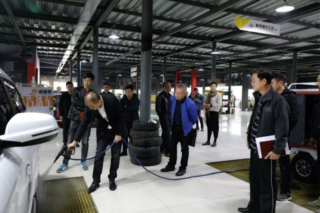 總工會(huì )領(lǐng)導蒞臨乾港