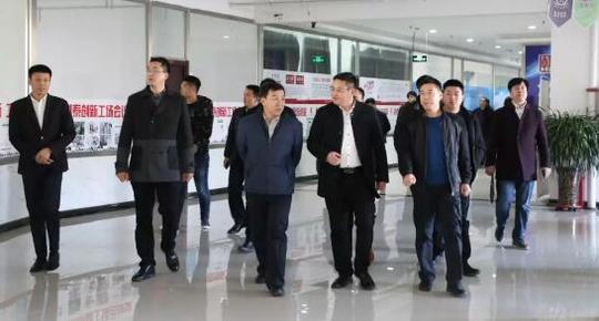 青年企業(yè)家參觀(guān)乾港集團