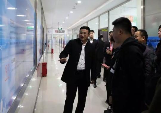 青年企業(yè)家參觀(guān)乾港集團