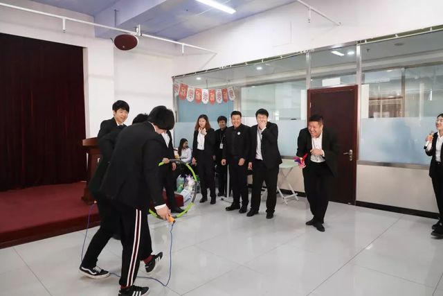 乾港生日會(huì ) 乾港生日會(huì )